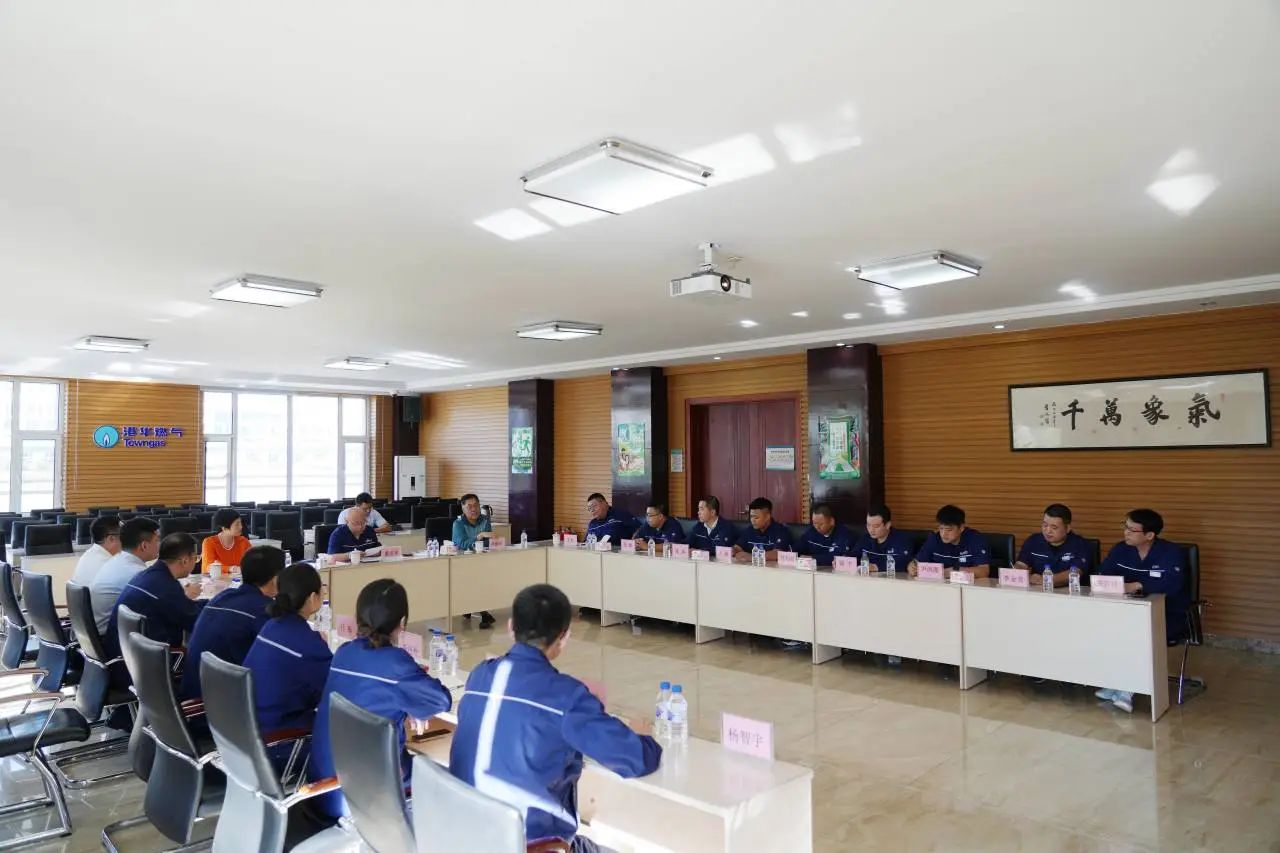 “强化使命担当、弘扬教育家精神”尊龙凯时召开庆祝第40个教师节座谈会